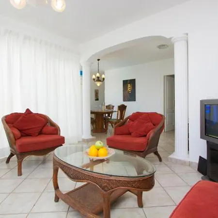 Modern Mojones 3 Bedrooms Private Heated Pool Marcus Puerto Del Carmen Villa Puerto del Carmen (Lanzarote)